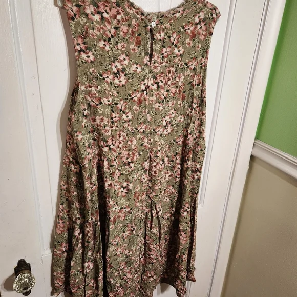 Maurices Floral Hi-low Tank Size 2X - Picture 5 of 7